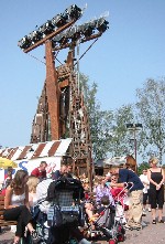 Lee Randall decides to attack the unsuspecting audience...